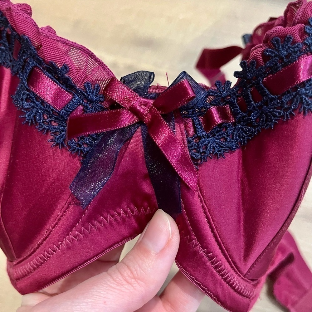 Curvy Kate Satin Ruffle Bra - Picture 4 of 6